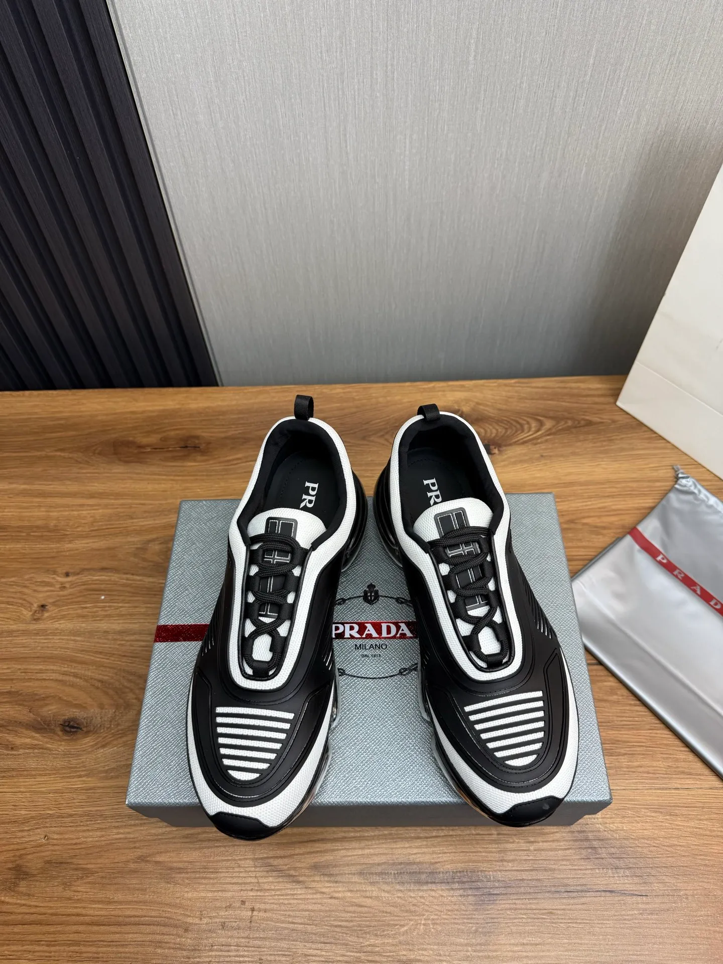 Men's shoes 💰640💰 [PRADA] Men's shoes are popular in the counter, high-quality shipments ✔️Official website synchronization, original fly-woven epoxy fabric + cowhide lining, 1⃣️ to 1⃣️ replica, original air-cushion original bottom, 38-45 (one size larger)